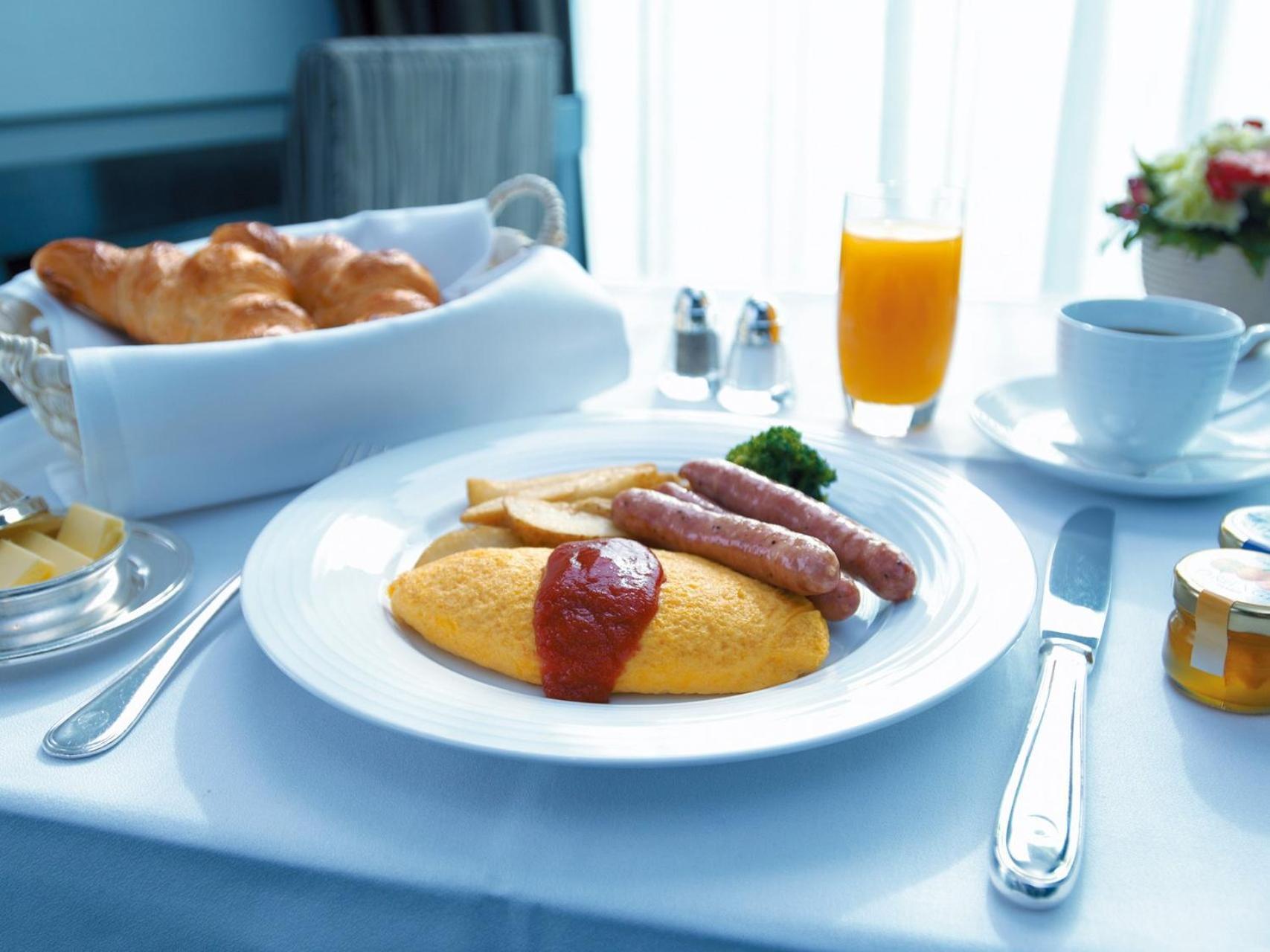 Hotel New Otani Tokyo The Main Kültér fotó A typical breakfast