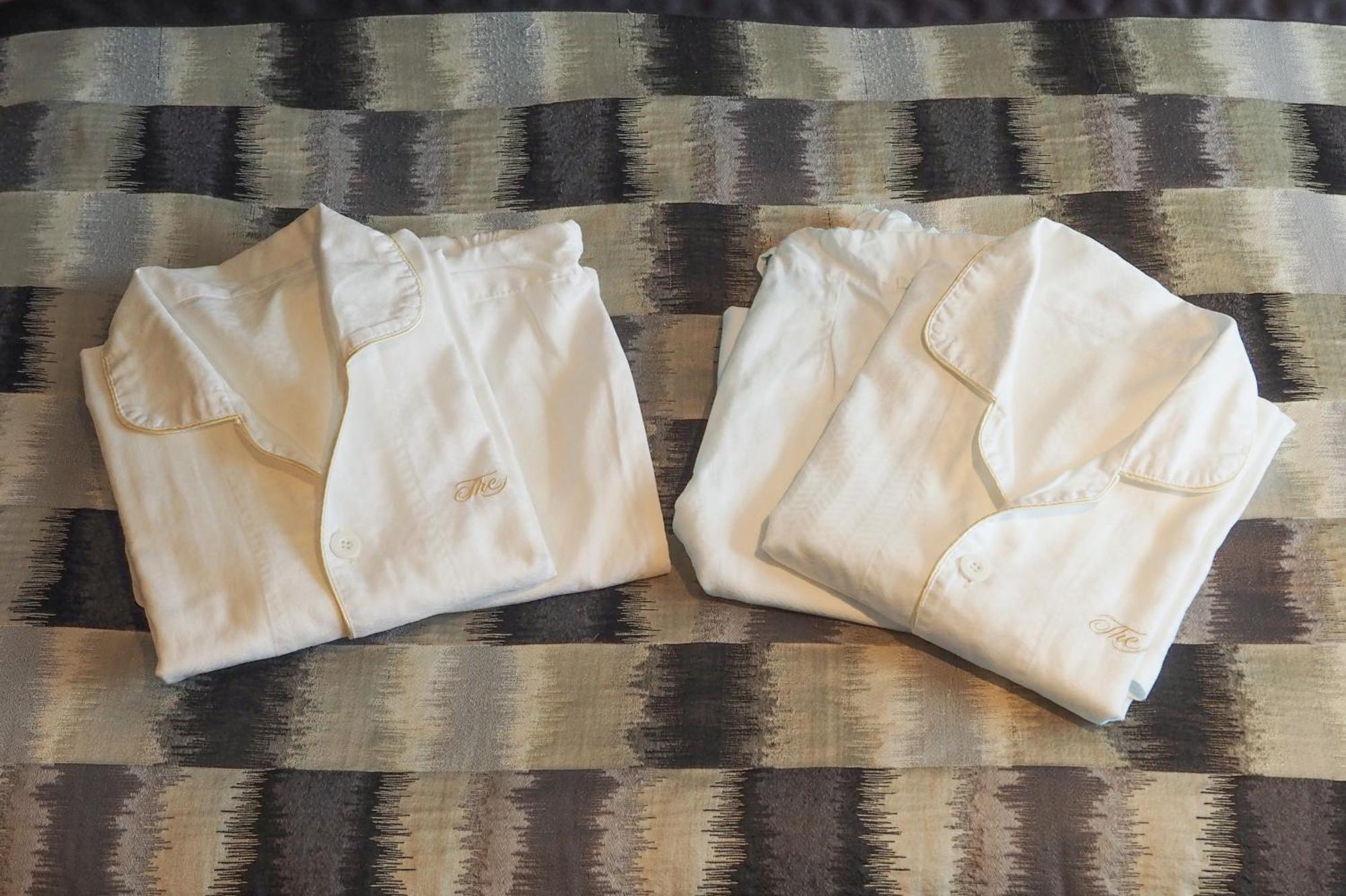 Hotel New Otani Tokyo The Main Kültér fotó Two folded shirts